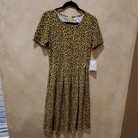 NWT Lularoe Amelia M - Picture 1 of 3
